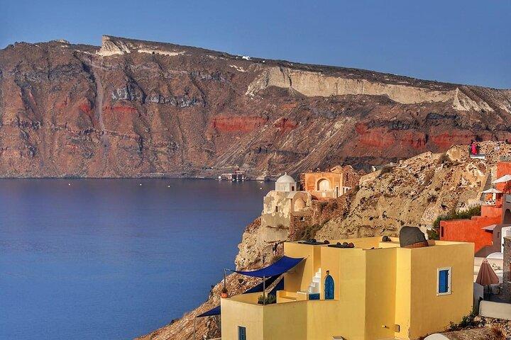 4 Hours Private Sightseeing Tour in Santorini