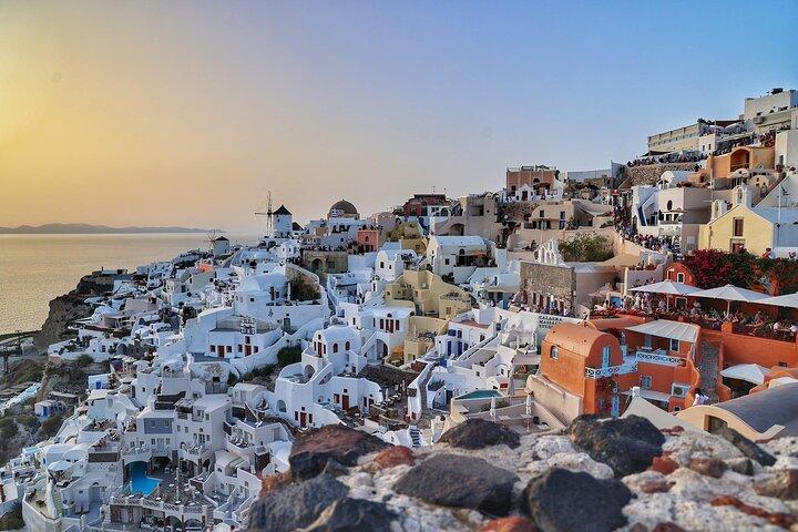 4 Hours Private Sightseeing Tour in Santorini