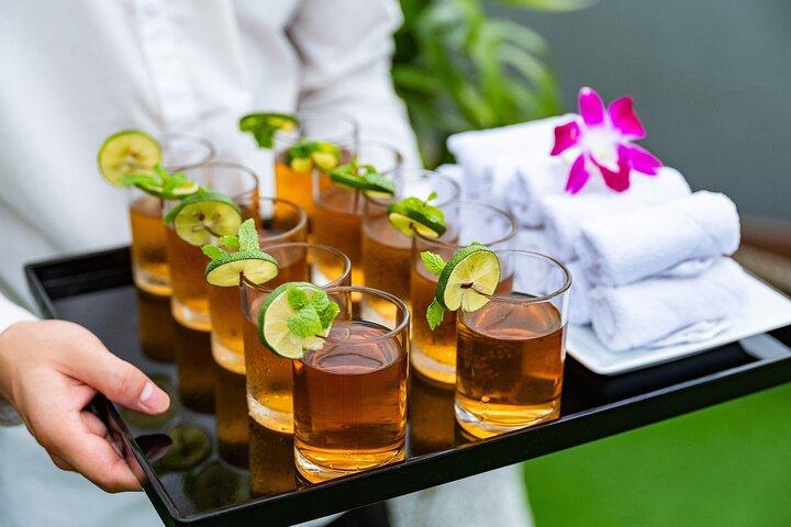 Hanoi to Halong Bay: Luxury Hercules Cruise with Buffet Lunch