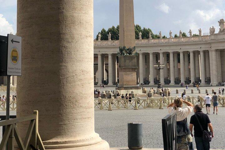St. Peter's Basilica Tickets with Host