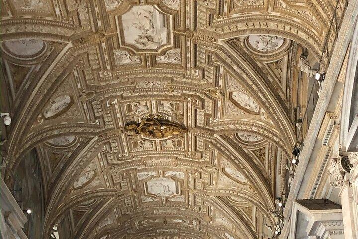 St. Peter's Basilica Tickets with Host