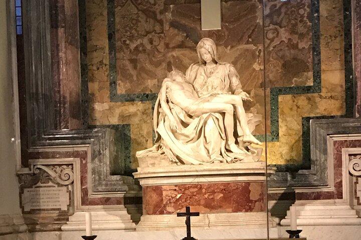 St. Peter's Basilica Tickets with Host