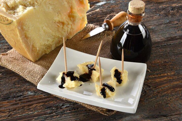 From Florence: Bologna Food Day Trip with Local Tastings