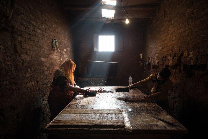 Explore Cairo Crafts : Carpet Weaving & Perfume making & Papyrus