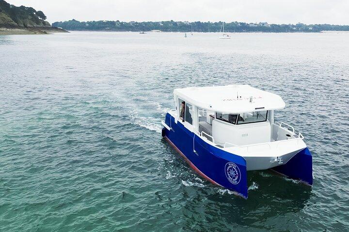 Saint-Malo: 1h30 guided boat trip (Commented FR & EN)