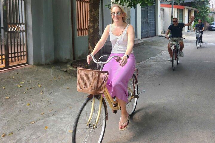 Hanoi: Duong Lam Ancient Village & Traditional Craft Private Tour