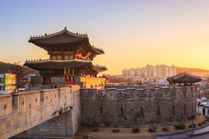 Seoul:Suwon Day Trip with Fortress Tour, Dinner, Baseball Game