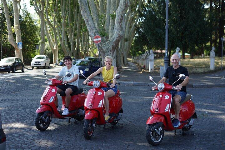 Explore Rome by Vespa With Pick up and Drop Off