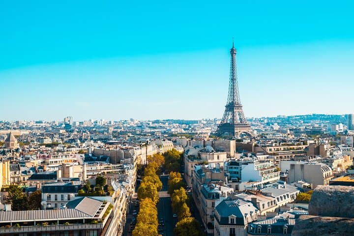 Taxi Paris Charles de Gaulle Airport to Paris in Private Minivan