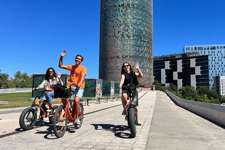 Barcelona Bike / E-Bike Tour: Gaudí Highlights & Hidden Gems
