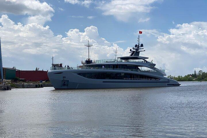 Luxury Cruise Ha Long Bay & Lan Ha Bay – Jacuzzi & Local Cuisine