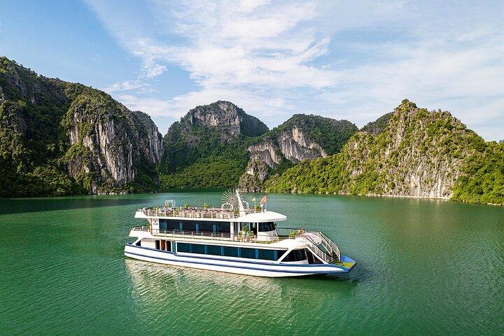 Hanoi : Ha Long Bay Luxury Cruise with Kayaking , Buffet Lunch