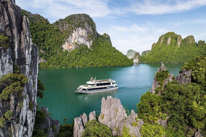Hanoi : Ha Long Bay Luxury Cruise with Kayaking , Buffet Lunch