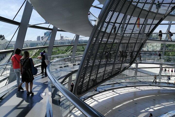 Express Tour Government District plus Visit Reichstag with Dome