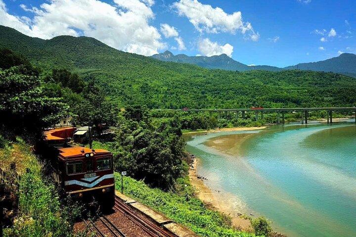 Hue to Hoi An by Private Car via Golden Bridge & Hai Van Pass