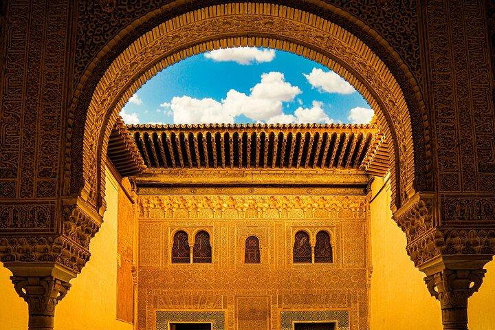 Skip-the-line Alhambra and Nasrid Palace Tour in Granada