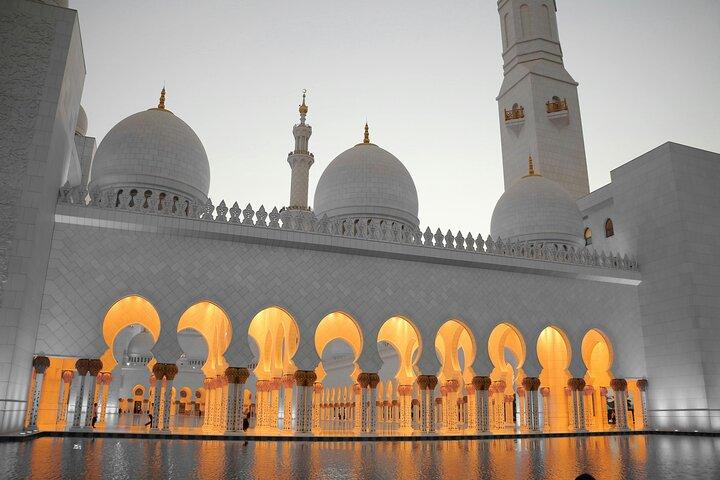 Private Abu Dhabi City Tour with BAPS Hindu Temple