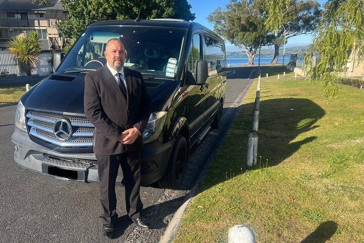 Luxury Auckland Private Tour in Modern Black Mercedes Tourer