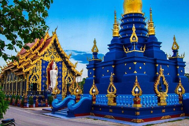 Chiang Mai Tour: White, Blue, Black Temples & Golden Triangle