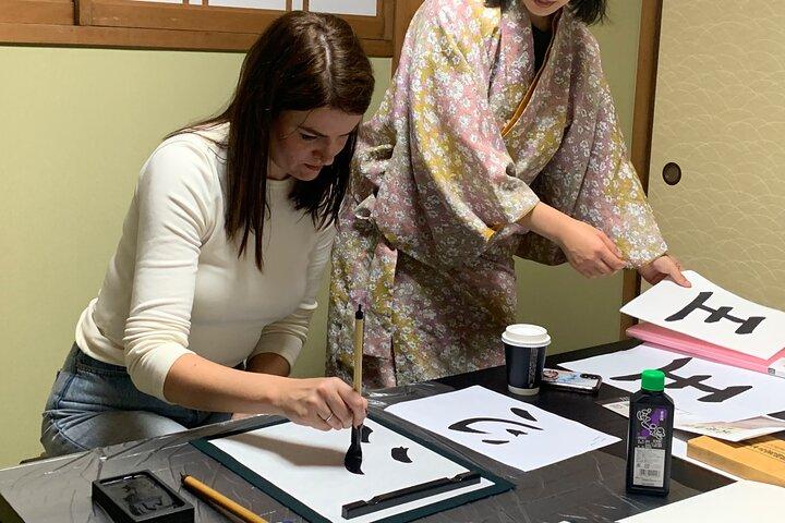 Kyoto: Japanese Calligraphy Class in 150 years old townhouse