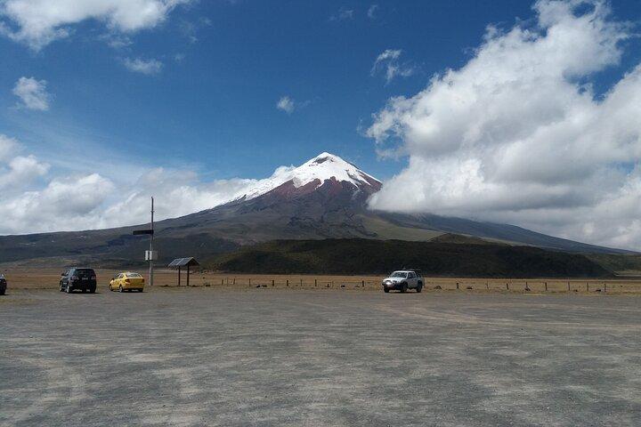Cotopaxi Volcano and Quilotoa Lagoon Full Day Tour