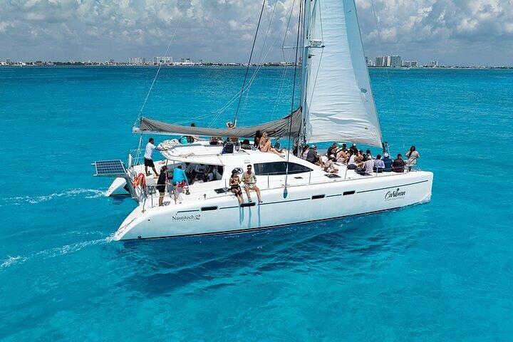 Cancun: Private Catamaran with Open Bar & Snorkeling Option