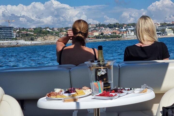Pôr do Sol Lisbon Cruise, Private Luxury Boat, Drinks & Snacks