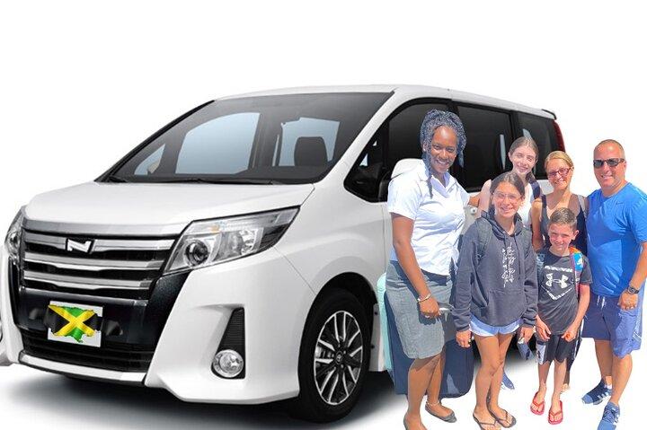 Private Roundtrip Airport Transfer to Resorts in Runaway Bay
