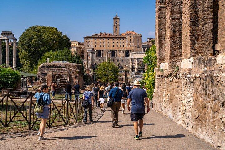 Roman Forum and Colosseum App Guided Tour with Admission Included