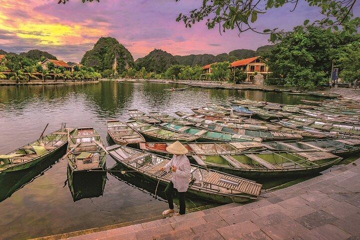 Ninh Binh: The best of Hoa Lu, Hang Mua Hiking, Tam Coc Boat Tour