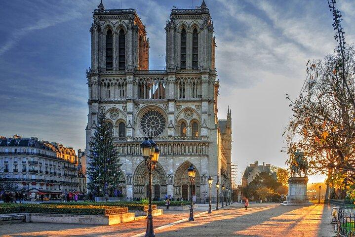 Notre Dame Exterior Professional Guided Tour