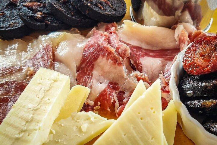 Faro Food Tour & Drinks and City highlights 10 Tastings