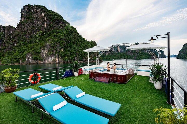Luxury Day Trip to Halong Bay from Hanoi on Traditional Cruise
