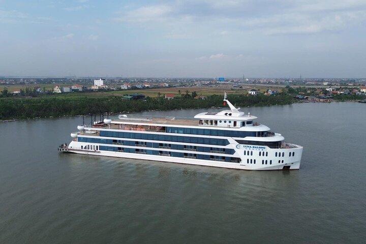 Best Halong Bay Day Trip from Ha Long City with Luxury Cruise
