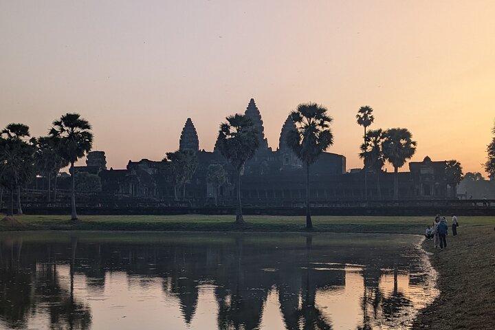 Siem Reap Temple Tuktuk Tour: Explore Angkor Wat and beyond.