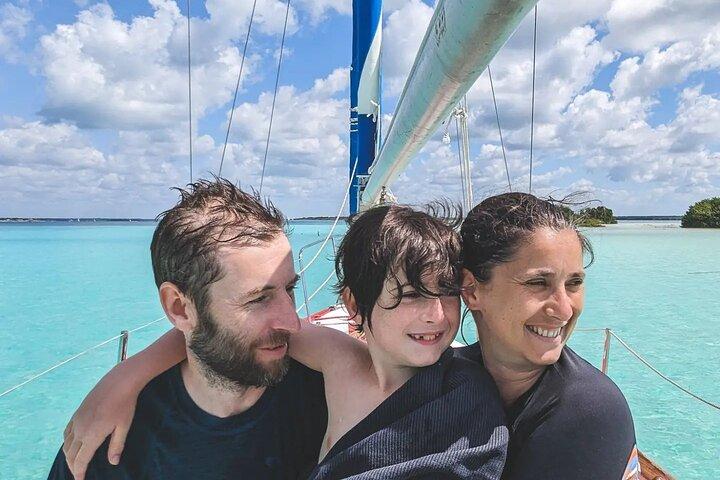 6hrs of Sailing in Bacalar Lagoon: discover Cenotes, Islands and Stromatolites.