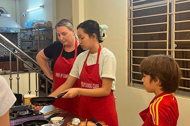 5 traditional dishes Da Nang cooking class with market trip