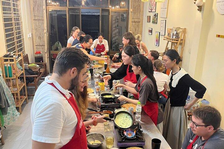 5 traditional dishes Da Nang cooking class with market trip