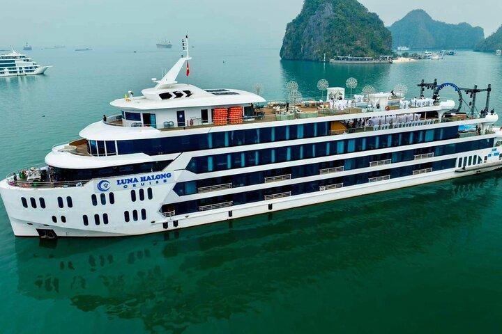 Top Luxury Ha Long Bay Day Cruise from Hanoi with Buffet Lunch