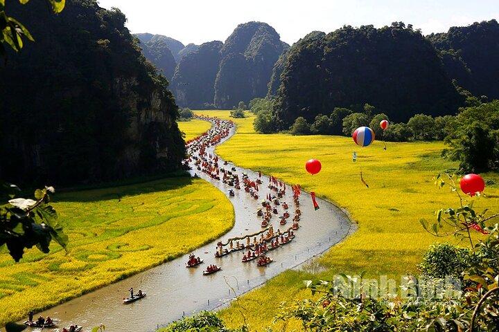 Day Tour Ninh Binh from HaNoi with Tam Coc /Trang An $ Mua Cave