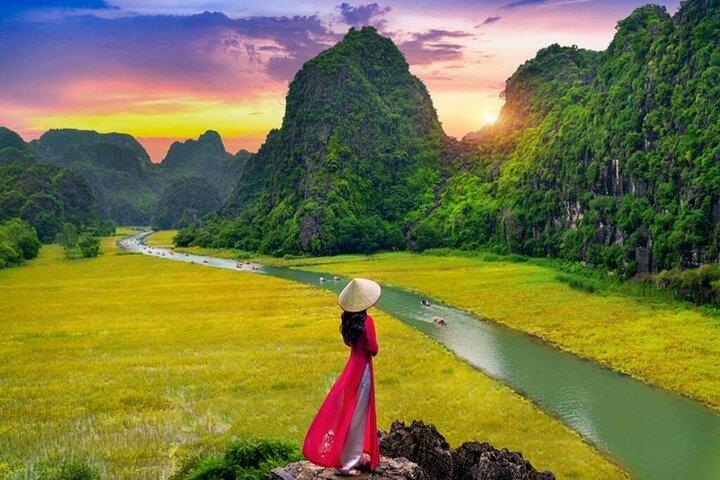Day Tour Ninh Binh from HaNoi with Tam Coc /Trang An $ Mua Cave