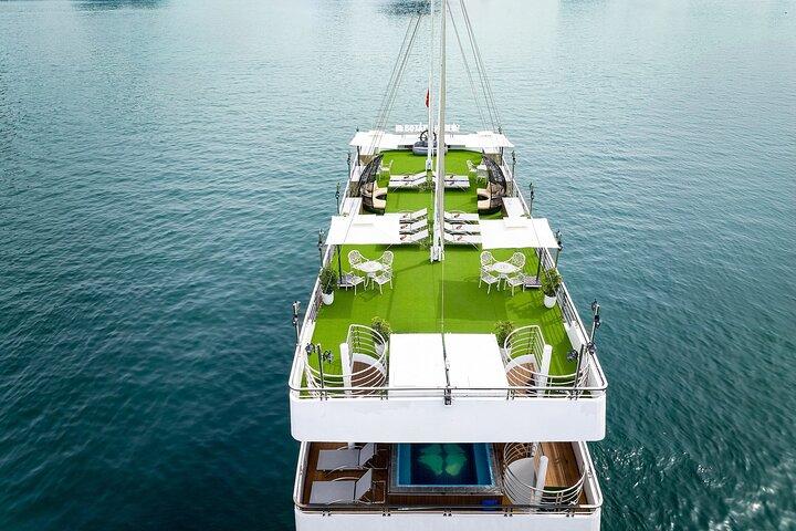 Hanoi to Halong Bay: Luxury Hercules Cruise with Buffet Lunch