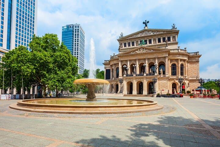 Private transfer: Berlin to Frankfurt with 2h for sightseeing