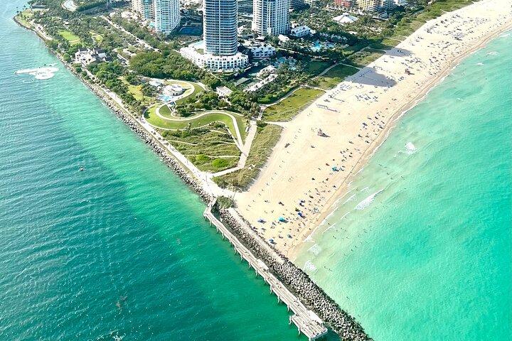 Miami Beach: Private South Beach Airplane Tour with drinks