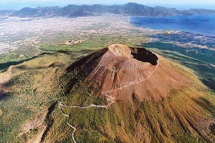 Pompeii and Vesuvius Hike Small Group Priority Access from Naples