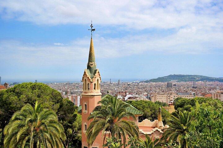 Colorful Magic at Park Güell Photoshoot