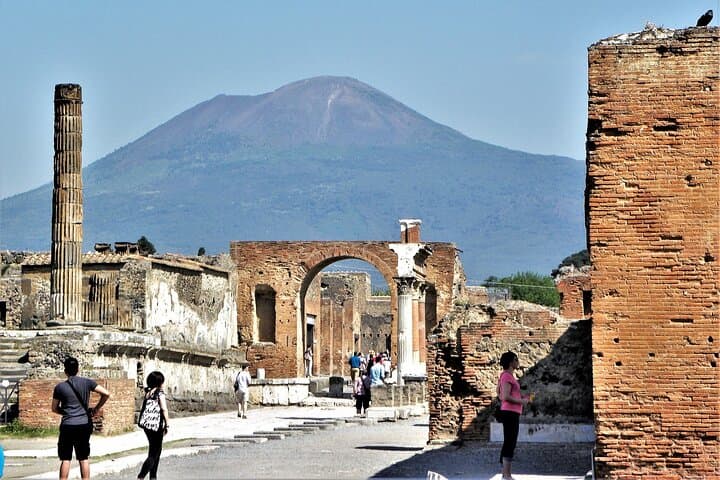 POMPEI & VESUVIUS TOUR from NAPLES (tickets and Hotel Pick-up INCLUDED)