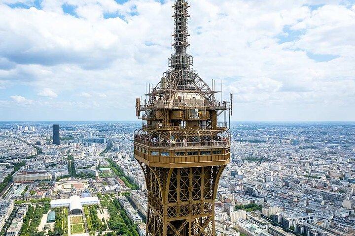 Eiffel Tower Tour by Stairs with Optional Summit by Lift
