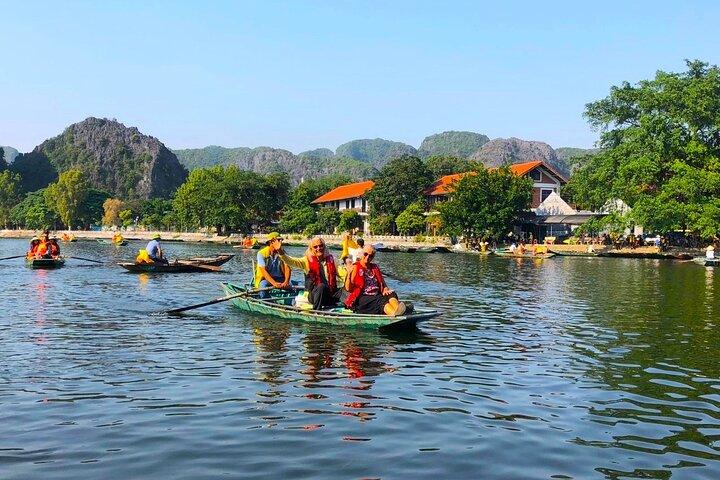 Luxury Private Day Tour: Hoa Lu, Tam Coc & Mua Caves from Hanoi
