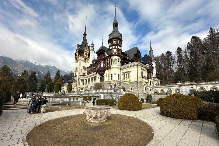 Private Day Trip from Bucharest: Dracula’s Castle, Peles & Brasov